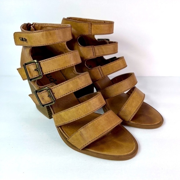 MUDD Smooth Faux Leather Caged Strappy Buckled Block Heel Sandals, size 8 - Picture 1 of 11